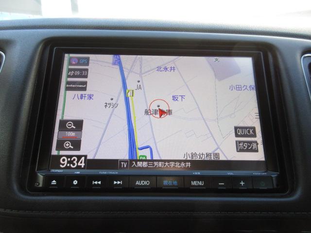 ヴェゼル ハイブリッドＺ・ホンダセンシング　８型ベーシックインターＮ　ナビ連動ドライブＲ　ＵＳＢジャック　コンフォートビューＰ　合皮コンビＳ　ルーフＲ　全ドアワンタッチ式パワーＷ　リバース連動ドアＭ　雨滴検知式フロントＷ　自動防眩ルームＭ　禁煙（2枚目）