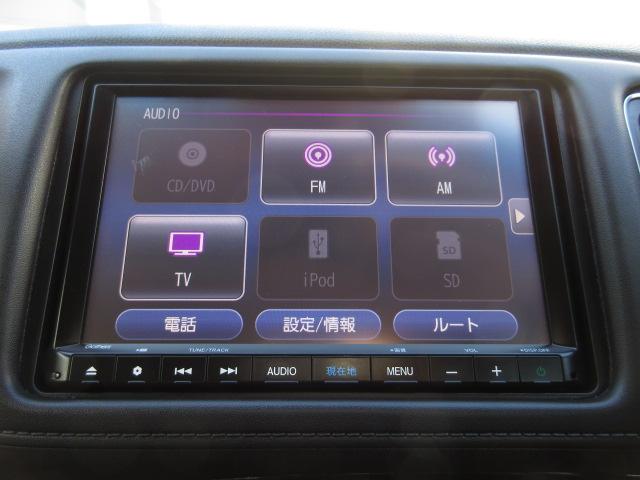 ヴェゼル ハイブリッドＺ・ホンダセンシング　８型ベーシックインターＮ　ナビ連動ドライブＲ　ＵＳＢジャック　コンフォートビューＰ　合皮コンビＳ　ルーフＲ　全ドアワンタッチ式パワーＷ　リバース連動ドアＭ　雨滴検知式フロントＷ　自動防眩ルームＭ　禁煙（3枚目）