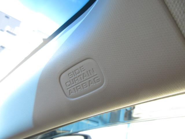 ヴェゼル ハイブリッドＺ・ホンダセンシング　８型ベーシックインターＮ　ナビ連動ドライブＲ　ＵＳＢジャック　コンフォートビューＰ　合皮コンビＳ　ルーフＲ　全ドアワンタッチ式パワーＷ　リバース連動ドアＭ　雨滴検知式フロントＷ　自動防眩ルームＭ　禁煙（6枚目）