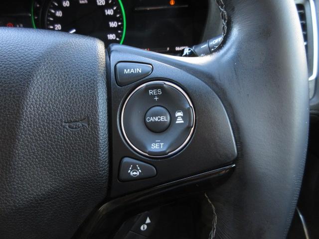 ヴェゼル ハイブリッドＺ・ホンダセンシング　８型ベーシックインターＮ　ナビ連動ドライブＲ　ＵＳＢジャック　コンフォートビューＰ　合皮コンビＳ　ルーフＲ　全ドアワンタッチ式パワーＷ　リバース連動ドアＭ　雨滴検知式フロントＷ　自動防眩ルームＭ　禁煙（11枚目）