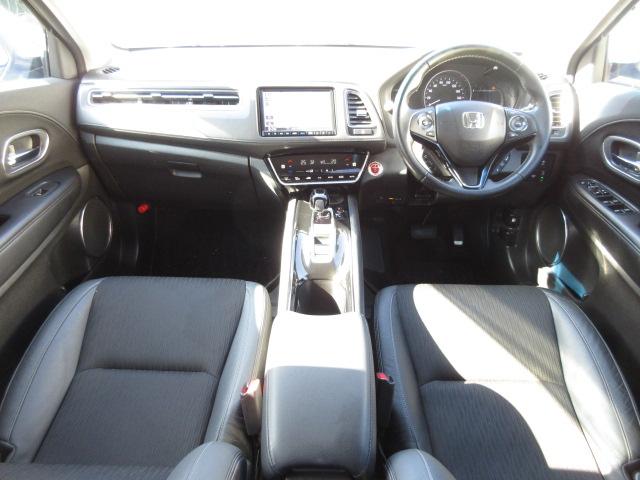 ヴェゼル ハイブリッドＺ・ホンダセンシング　８型ベーシックインターＮ　ナビ連動ドライブＲ　ＵＳＢジャック　コンフォートビューＰ　合皮コンビＳ　ルーフＲ　全ドアワンタッチ式パワーＷ　リバース連動ドアＭ　雨滴検知式フロントＷ　自動防眩ルームＭ　禁煙（14枚目）