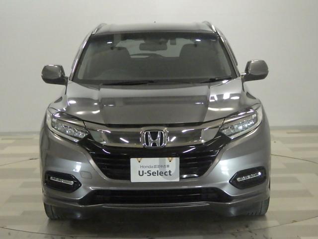 ヴェゼル ハイブリッドＺ・ホンダセンシング　８型ベーシックインターＮ　ナビ連動ドライブＲ　ＵＳＢジャック　コンフォートビューＰ　合皮コンビＳ　ルーフＲ　全ドアワンタッチ式パワーＷ　リバース連動ドアＭ　雨滴検知式フロントＷ　自動防眩ルームＭ　禁煙（25枚目）