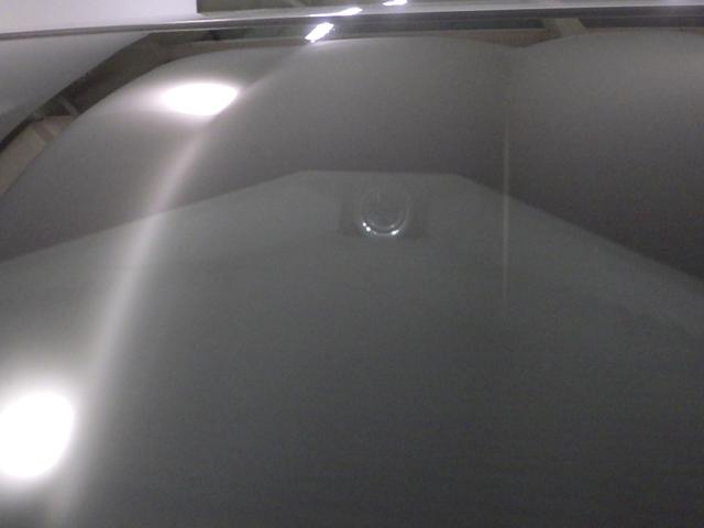 フィット ｅ：ＨＥＶホーム　８型ベーシックインターＮ　アームレストＣ　前後ドライブＲ　コンフォートビューＰ　純正１６インチアルミＷ　パーキングセンサーＳ　本革巻ステアリングＷ＋セレクトＬ　照明付スマートフォンＴ　車両接近通報装置（30枚目）