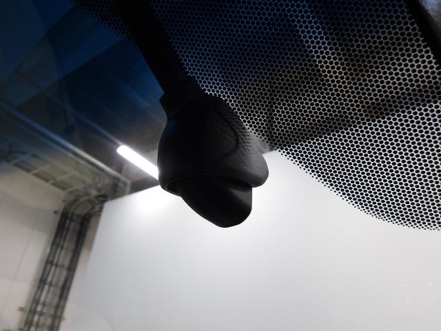 ステップワゴンスパーダ スパーダホンダセンシング　前後ドライブレコーダー　センターテーブル　３列目左右グラブレール　オートデイナイトミラー　プレミアムタイプフロアカーペットマット　ナビ連動ＥＴＣ２．０　わくわくゲート　８人乗り（5枚目）