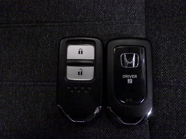 フィット ホーム 禁煙車 衝突軽減 リアカメラ ソナー USB接続 AAC 横滑り防止機能 サイドエアバック ワンオーナー車 LEDライト クルーズコントロール パワーウィンドウ スマキー DVD ナビTV ABS(7枚目)