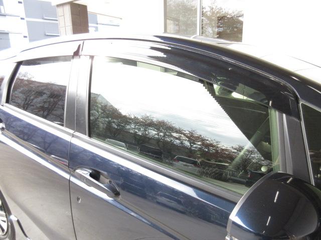 雨天時の換気に役立つドアバイザーを装備☆陽射しを遮る効果もありますので、人気の用品です☆