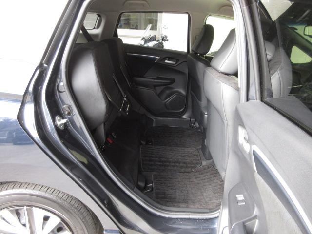 座面を跳ね上げれば、後席が背の高い空間に◎アイデア次第で使い方が広がります♪