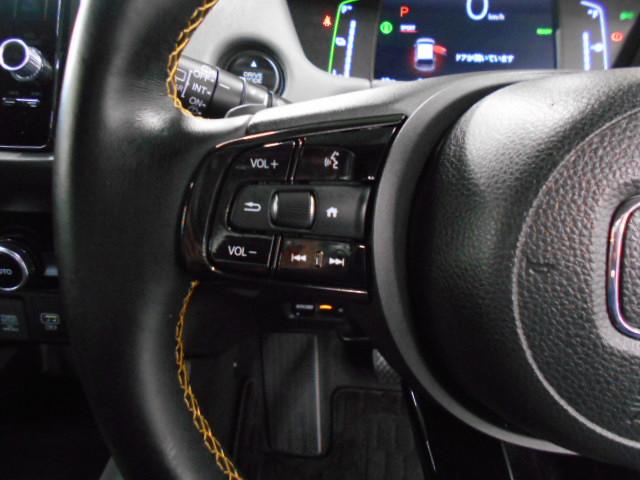 フィット e:HEVRS 禁煙車 エアバッグ ナビ&TV パワーウィンドウ 助手席エアバッグ Dレコ フルセグテレビ LEDヘッドランプ セキュリティアラーム フルオートエアコン ETC装備 スマートキ パワーステアリング(7枚目)