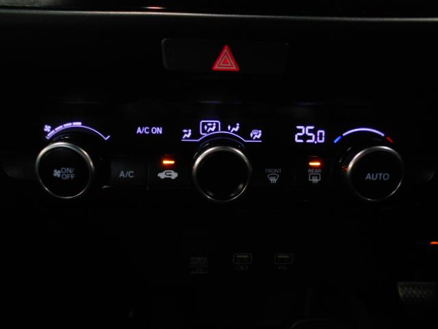 フィット e:HEVRS 禁煙車 エアバッグ ナビ&TV パワーウィンドウ 助手席エアバッグ Dレコ フルセグテレビ LEDヘッドランプ セキュリティアラーム フルオートエアコン ETC装備 スマートキ パワーステアリング(9枚目)