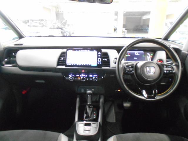 フィット e:HEVRS 禁煙車 エアバッグ ナビ&TV パワーウィンドウ 助手席エアバッグ Dレコ フルセグテレビ LEDヘッドランプ セキュリティアラーム フルオートエアコン ETC装備 スマートキ パワーステアリング(13枚目)