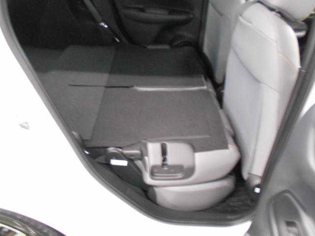 フィット e:HEVRS 禁煙車 エアバッグ ナビ&TV パワーウィンドウ 助手席エアバッグ Dレコ フルセグテレビ LEDヘッドランプ セキュリティアラーム フルオートエアコン ETC装備 スマートキ パワーステアリング(24枚目)