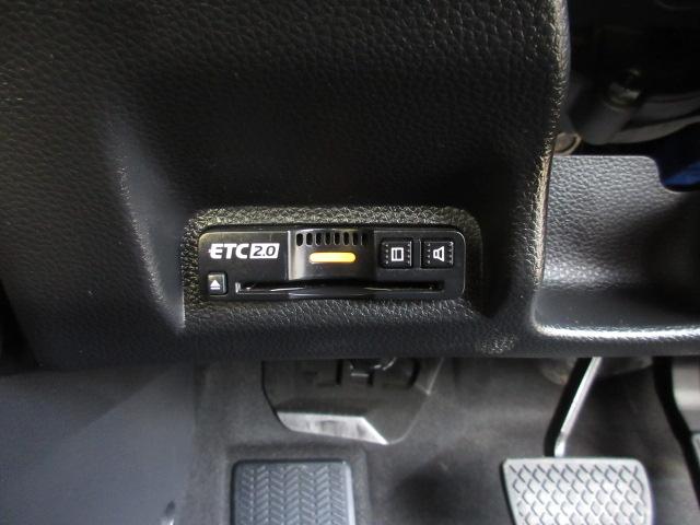 ヴェゼル ｅ：ＨＥＶＺ　禁煙車　衝突回避支援ブレーキ機能　１オナ　スマキ　Ｐトランク　フルオートエアコン　Ｄレコ　エアバッグ　両席エアバック　Ｒカメ　パワーウィンドウ　ＬＥＤランプ　ソナー　クルーズＣ　ナビ＆ＴＶ　ＵＳＢ（6枚目）