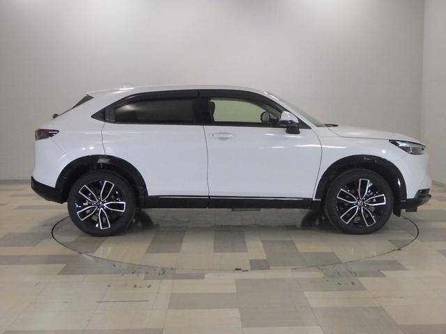 ヴェゼル ｅ：ＨＥＶＺ　禁煙車　衝突回避支援ブレーキ機能　１オナ　スマキ　Ｐトランク　フルオートエアコン　エアバッグ　両席エアバック　Ｒカメ　パワーウィンドウ　ＬＥＤランプ　ソナー　クルーズＣ　ナビ＆ＴＶ　キーレスエントリー（24枚目）