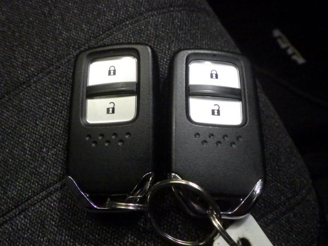 フィット ホーム 禁煙車 元当社デモカー 純正ナビ BTA リアカメラ ETC LED パーキングセンサー 記録簿 衝突軽減 ソナー USB接続 AAC 横滑り防止機能 サイドエアバック ワンオーナー車 スマキー(15枚目)