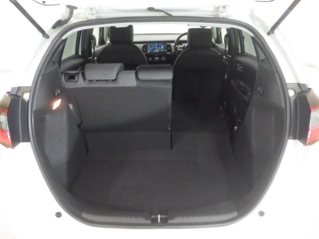 フィット ホーム 禁煙車 元当社デモカー 純正ナビ BTA リアカメラ ETC LED パーキングセンサー 記録簿 衝突軽減 ソナー USB接続 AAC 横滑り防止機能 サイドエアバック ワンオーナー車 スマキー(22枚目)