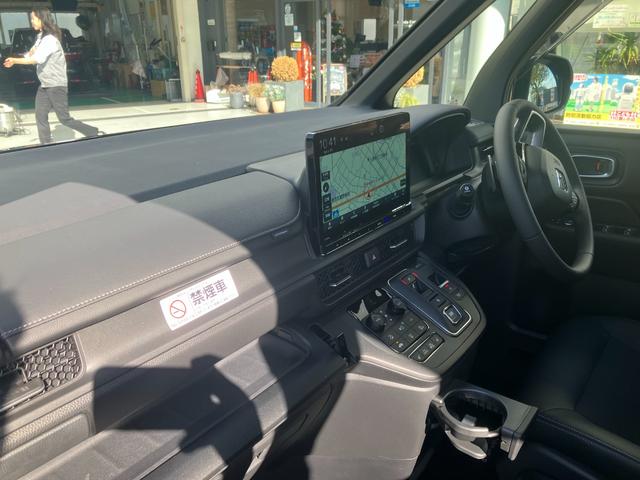 ステップワゴンスパーダ ｅ：ＨＥＶスパーダＧホンダセンシング　禁煙車　元試乗車　ハイブリッド　スパーダ　デカナビ　前後ドラレコ　マルチビューカメラ　ホンダセンシング　渋滞追従機能　ブラインドスポット　クリスタルブラック　パール　７人　クリアランスソナー　Ｂカメラ（6枚目）