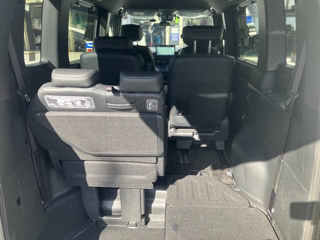 ステップワゴンスパーダ ｅ：ＨＥＶスパーダＧホンダセンシング　禁煙車　元試乗車　ハイブリッド　スパーダ　デカナビ　前後ドラレコ　マルチビューカメラ　ホンダセンシング　渋滞追従機能　ブラインドスポット　クリスタルブラック　パール　７人　クリアランスソナー　Ｂカメラ（18枚目）