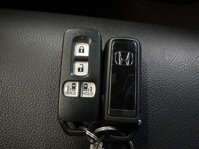 N-BOXカスタム G・Lターボホンダセンシング いまコレ+ 禁煙車 カスタムターボ ナビ 前後ドラレコ ETC 両側パワースライドドア オートリトラミラー サイドエアバッグ アルミホイール シートヒーター プラチナホワイトパール Bモニタ VSA(18枚目)