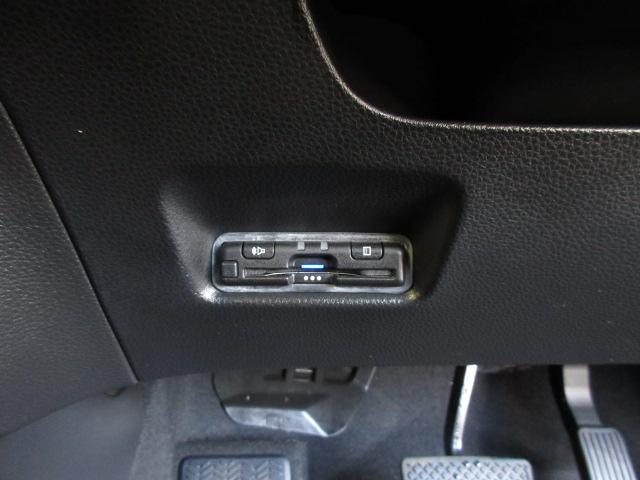 フィット ホーム　禁煙車　ワンオーナー　純正ナビ　ＢＴＡ　リアカメラ　ＥＴＣ　ＬＥＤ　ドラレコ　衝突軽減ブレーキ　クリアランスソナー　フルセグＴＶ　記録簿付　エアバッグ　ｉストップ　スマ－トキ－　盗難防止装置　ＤＶＤ（5枚目）