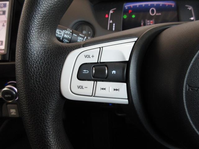 フィット ホーム　禁煙車　ワンオーナー　純正ナビ　ＢＴＡ　リアカメラ　ＥＴＣ　ＬＥＤ　ドラレコ　衝突軽減ブレーキ　クリアランスソナー　フルセグＴＶ　記録簿付　エアバッグ　ｉストップ　スマ－トキ－　盗難防止装置　ＤＶＤ（7枚目）