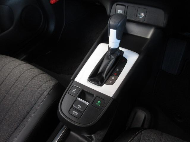 フィット ホーム　禁煙車　ワンオーナー　純正ナビ　ＢＴＡ　リアカメラ　ＥＴＣ　ＬＥＤ　ドラレコ　衝突軽減ブレーキ　クリアランスソナー　フルセグＴＶ　記録簿付　エアバッグ　ｉストップ　スマ－トキ－　盗難防止装置　ＤＶＤ（10枚目）