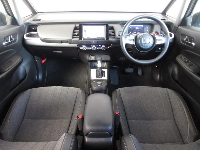 フィット ホーム　禁煙車　ワンオーナー　純正ナビ　ＢＴＡ　リアカメラ　ＥＴＣ　ＬＥＤ　ドラレコ　衝突軽減ブレーキ　クリアランスソナー　フルセグＴＶ　記録簿付　エアバッグ　ｉストップ　スマ－トキ－　盗難防止装置　ＤＶＤ（13枚目）