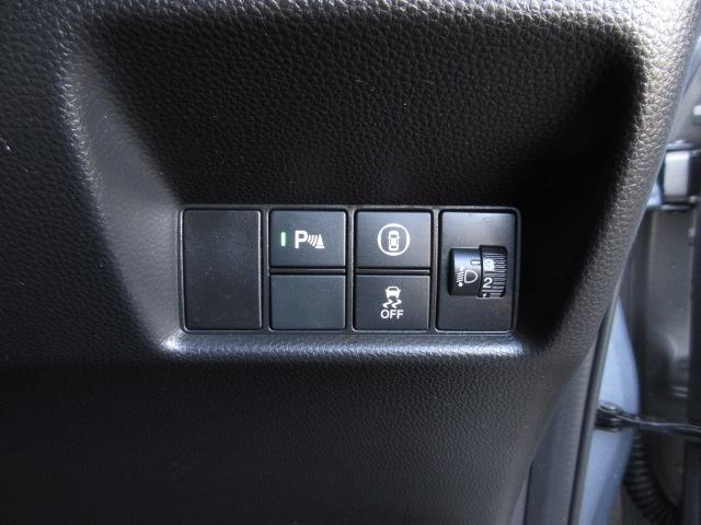 フィット ホーム　禁煙車　ワンオーナー　純正ナビ　ＢＴＡ　リアカメラ　ＥＴＣ　ＬＥＤ　ドラレコ　衝突軽減ブレーキ　クリアランスソナー　フルセグＴＶ　記録簿付　エアバッグ　ｉストップ　スマ－トキ－　盗難防止装置　ＤＶＤ（17枚目）