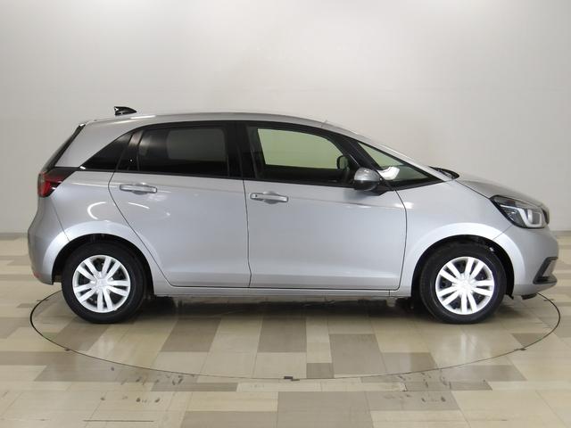 フィット ホーム　禁煙車　ワンオーナー　純正ナビ　ＢＴＡ　リアカメラ　ＥＴＣ　ＬＥＤ　ドラレコ　衝突軽減ブレーキ　クリアランスソナー　フルセグＴＶ　記録簿付　エアバッグ　ｉストップ　スマ－トキ－　盗難防止装置　ＤＶＤ（32枚目）