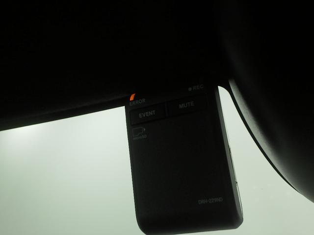 N-BOXカスタム ターボ 禁煙車元試乗車 ナビ ETC 渋滞追従機能 ホンダセンシング 両側パワースライド アルミホイール プラチナホワイトパール カスタムターボ イモビライザー 1オナ 衝突被害軽減 ベンチシート キーフリー(6枚目)