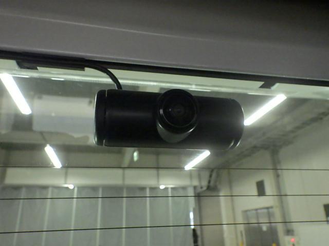 N-BOXカスタム ターボ 禁煙車元試乗車 ナビ ETC 渋滞追従機能 ホンダセンシング 両側パワースライド アルミホイール プラチナホワイトパール カスタムターボ イモビライザー 1オナ 衝突被害軽減 ベンチシート キーフリー(7枚目)