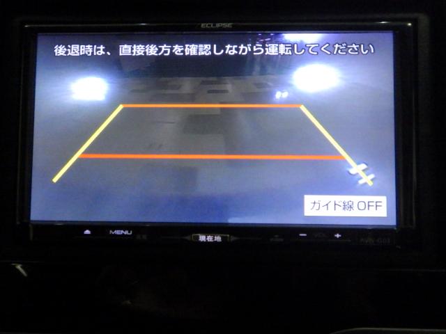 フィット 13G・Lパッケージ 禁煙車 社外ナビ リアカメラ スマートキー ETC LEDヘッドライト 安心パッケージ 軽減ブレーキ 盗難警報装置 Bカメ Sキー フルセグ フルオートエアコン 整備記録簿 ナビTV リモコンキー(3枚目)