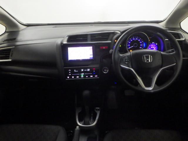 フィット 13G・Lパッケージ 禁煙車 社外ナビ リアカメラ スマートキー ETC LEDヘッドライト 安心パッケージ 軽減ブレーキ 盗難警報装置 Bカメ Sキー フルセグ フルオートエアコン 整備記録簿 ナビTV リモコンキー(9枚目)