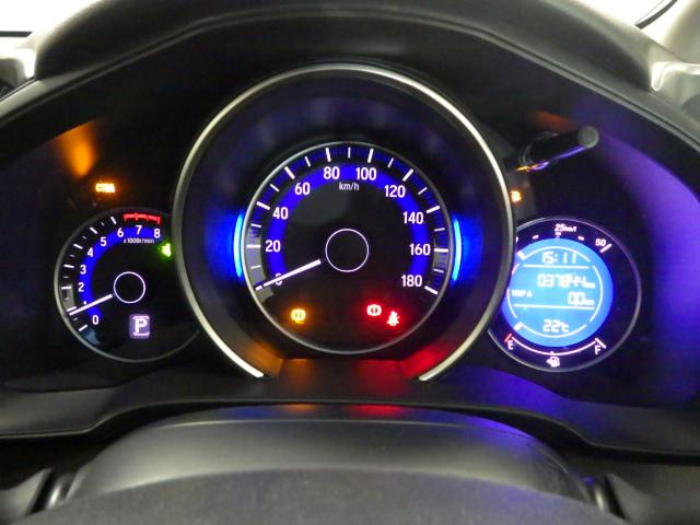 フィット 13G・Lパッケージ 禁煙車 社外ナビ リアカメラ スマートキー ETC LEDヘッドライト 安心パッケージ 軽減ブレーキ 盗難警報装置 Bカメ Sキー フルセグ フルオートエアコン 整備記録簿 ナビTV リモコンキー(10枚目)