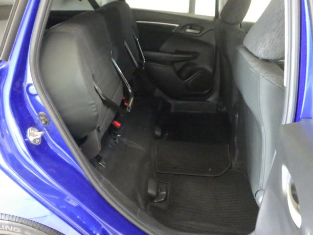 フィット 13G・Lパッケージ 禁煙車 社外ナビ リアカメラ スマートキー ETC LEDヘッドライト 安心パッケージ 軽減ブレーキ 盗難警報装置 Bカメ Sキー フルセグ フルオートエアコン 整備記録簿 ナビTV リモコンキー(14枚目)