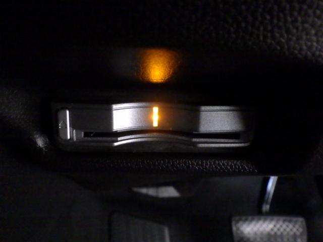フィット 13G・Lパッケージ 禁煙車ナビ リアカメラ スマートキー 社外アルミ LEDヘッドライト ETC 安心パッケージ ドアバイザー 軽減ブレーキ 盗難警報装置 Bカメ Sキー フルセグ フルオートエアコン 整備記録簿 USB(7枚目)