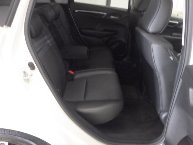 フィット 13G・Lパッケージ 禁煙車ナビ リアカメラ スマートキー 社外アルミ LEDヘッドライト ETC 安心パッケージ ドアバイザー 軽減ブレーキ 盗難警報装置 Bカメ Sキー フルセグ フルオートエアコン 整備記録簿 USB(14枚目)