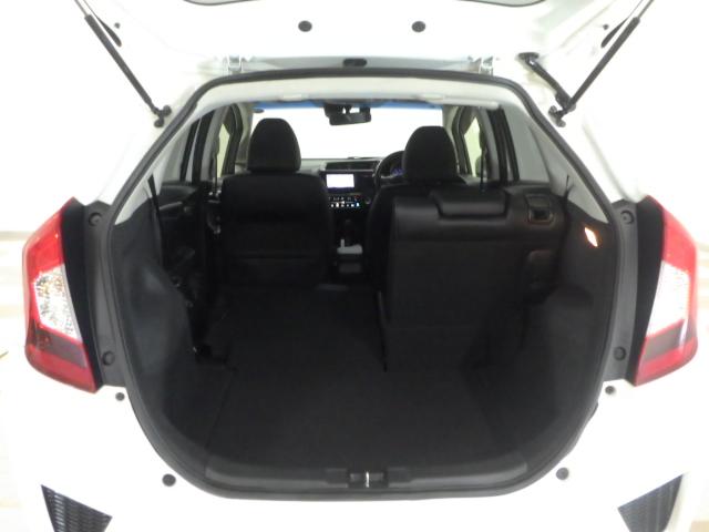 フィット 13G・Lパッケージ 禁煙車ナビ リアカメラ スマートキー 社外アルミ LEDヘッドライト ETC 安心パッケージ ドアバイザー 軽減ブレーキ 盗難警報装置 Bカメ Sキー フルセグ フルオートエアコン 整備記録簿 USB(17枚目)