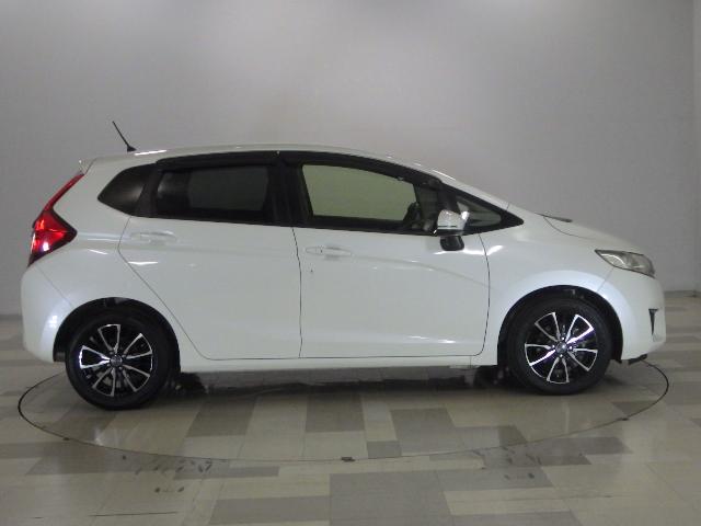 フィット 13G・Lパッケージ 禁煙車ナビ リアカメラ スマートキー 社外アルミ LEDヘッドライト ETC 安心パッケージ ドアバイザー 軽減ブレーキ 盗難警報装置 Bカメ Sキー フルセグ フルオートエアコン 整備記録簿 USB(24枚目)