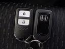 フィット 13G・Lパッケージ 禁煙車ナビ リアカメラ スマートキー 社外アルミ LEDヘッドライト ETC 安心パッケージ ドアバイザー 軽減ブレーキ 盗難警報装置 Bカメ Sキー フルセグ フルオートエアコン 整備記録簿 USB(6枚目)