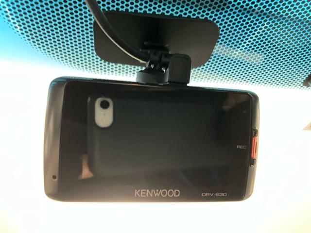 フィットハイブリッド Ｆパッケージ　禁煙　純正ナビ　スマートキー　リアカメラ　ケンウッドドラレコ　ＥＴＣ　Ｂｌｕｅｔｏｏｔｈ　地デジ　弊社下取り　オートリトラミラー　横滑り防止装置　フルオートエアコン　エコモード　イモビライザー（12枚目）