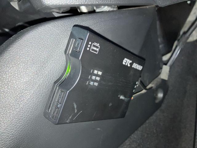 フィットハイブリッド Ｆパッケージ　禁煙　純正ナビ　スマートキー　リアカメラ　ケンウッドドラレコ　ＥＴＣ　Ｂｌｕｅｔｏｏｔｈ　地デジ　弊社下取り　オートリトラミラー　横滑り防止装置　フルオートエアコン　エコモード　イモビライザー（18枚目）