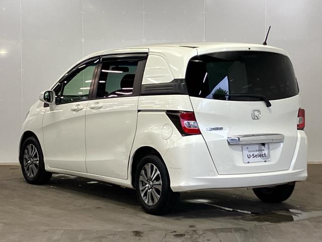 フリードスパイク GL 禁煙 ストラーダナビ 両側電動スライドドア スマートキー リアカメラ ETC クルーズコントロール 横滑り防止装置 弊社下取り車 純正アルミ 地デジ CD/DVD フルオートエアコン 記録簿付き(9枚目)