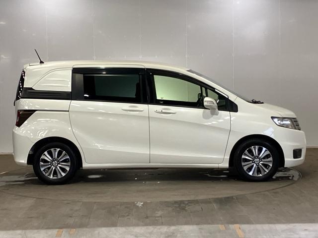 フリードスパイク GL 禁煙 ストラーダナビ 両側電動スライドドア スマートキー リアカメラ ETC クルーズコントロール 横滑り防止装置 弊社下取り車 純正アルミ 地デジ CD/DVD フルオートエアコン 記録簿付き(10枚目)