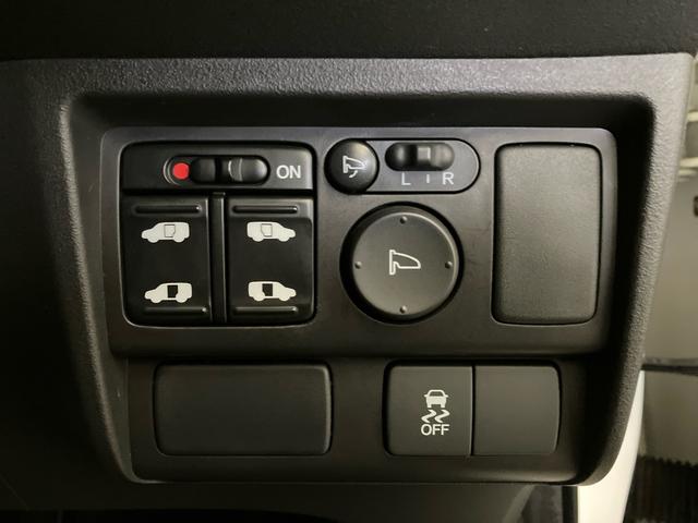 フリードスパイク GL 禁煙 ストラーダナビ 両側電動スライドドア スマートキー リアカメラ ETC クルーズコントロール 横滑り防止装置 弊社下取り車 純正アルミ 地デジ CD/DVD フルオートエアコン 記録簿付き(11枚目)