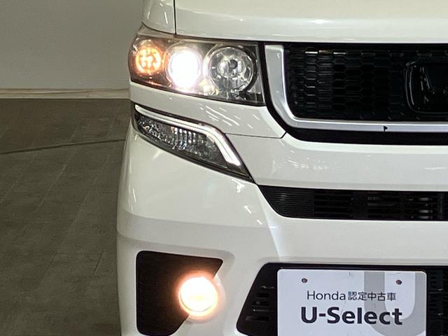 【HIDヘッドライト】夜間や雨天時でも遠くまでしっかりと見渡せ、安全性と安心感を高めるHID(ディスチャージ)ヘッドライト装備!