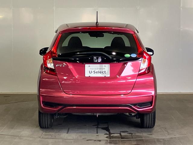 エンジンルーム・足まわり・下まわり・等の点検など「Ｈホンダ中古車商品化整備基準に基づいた点検整備に加え、エアコンの効き具合、パワーウインドウ・パワードアロックの作動確認など、徹底チェックを行います。