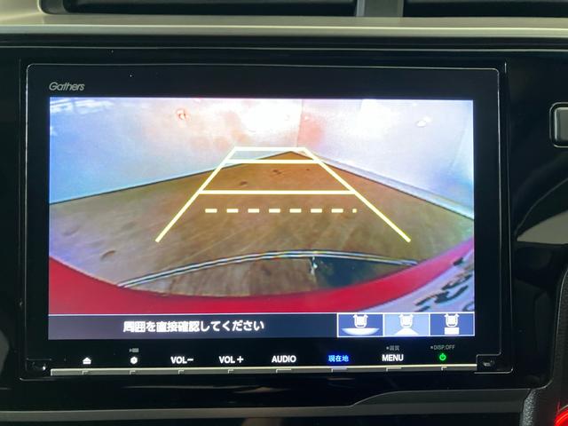 【リアワイドカメラ】３種類の表示で、後方確認をサポートします。『ノーマル画像』『広角１８０度画像』『真上からの見下ろし画像』をワンタッチで選べます。