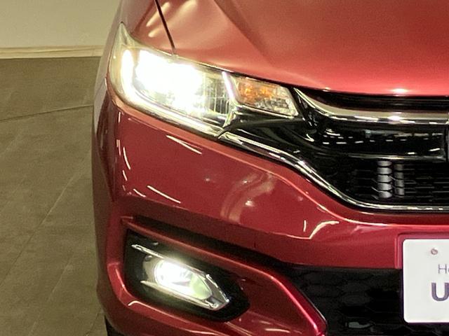 【ＬＥＤヘッドライト】ＬＥＤヘッドライトは消費電力が少ないので寿命が長いですよ！明るさも十分で、夜間走行の負担を和らげてくれます！更にＬＥＤフォグライトも装備してます。