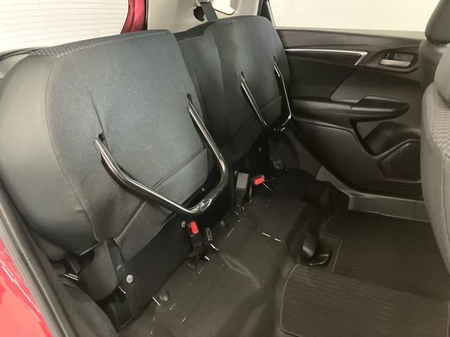 【シートアレンジ】リアシート座面を持ち上げると、背の高い荷物を積むのに便利なトールモードに変身します！