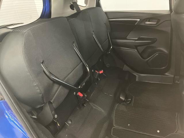 【シートアレンジ】リアシート座面を持ち上げると、背の高い荷物を積むのに便利なトールモードに変身します！